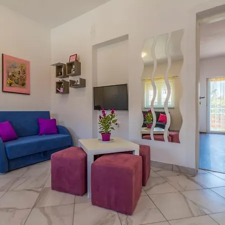 In 5289 Apartment