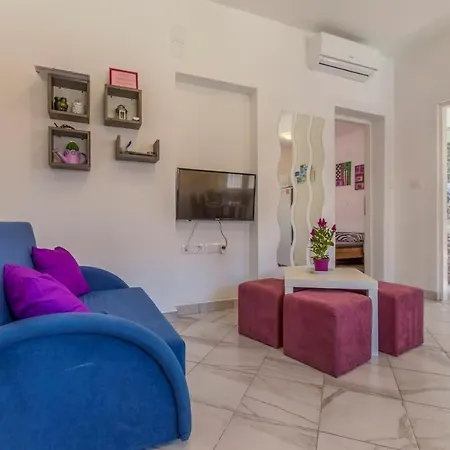 Apartment In 5289