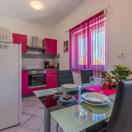 Apartment In 5289