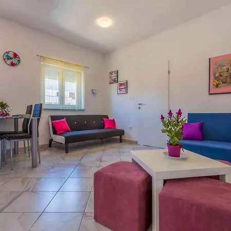 In 5289 Apartment *